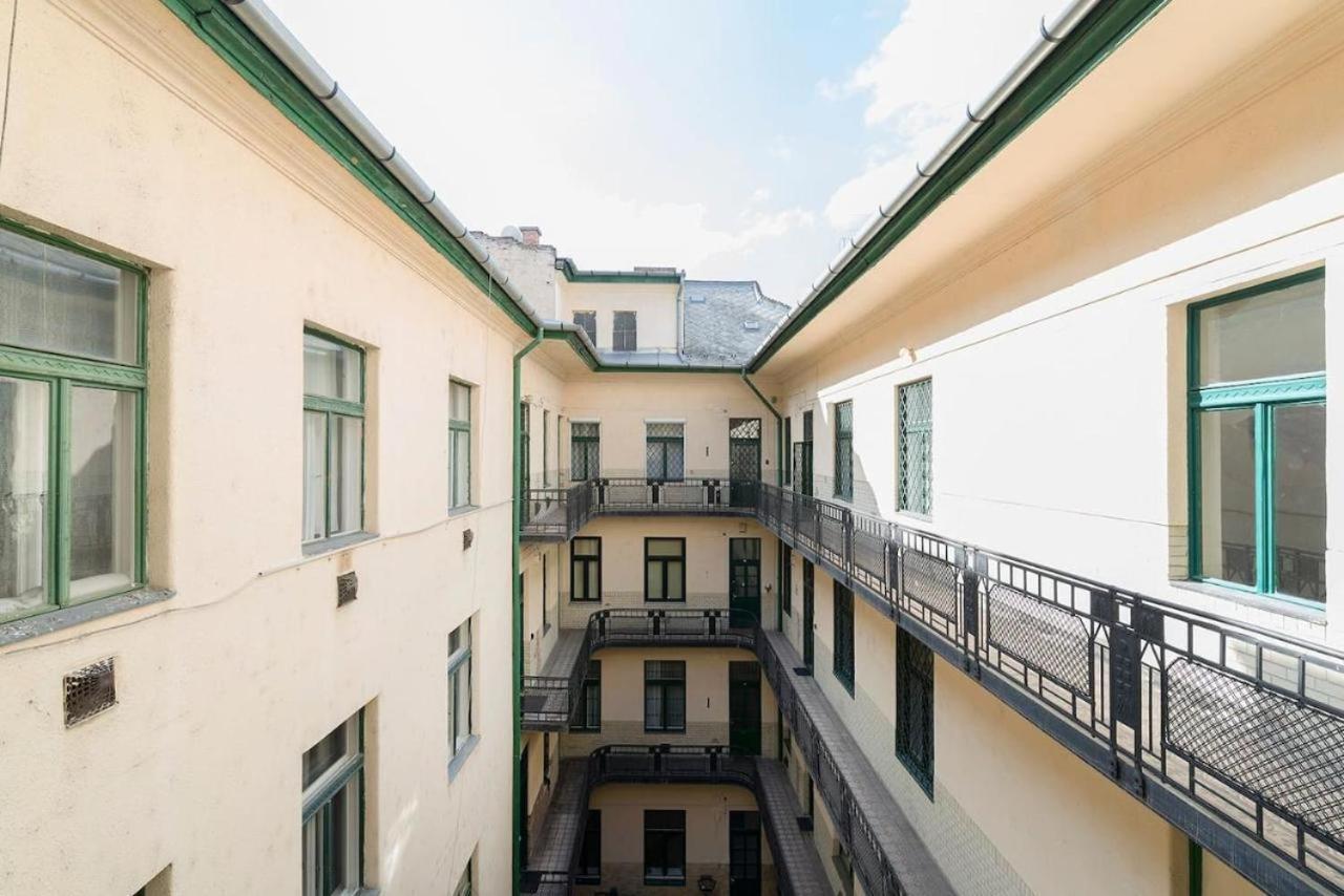 Vaci Street Apartments Будапеща Екстериор снимка
